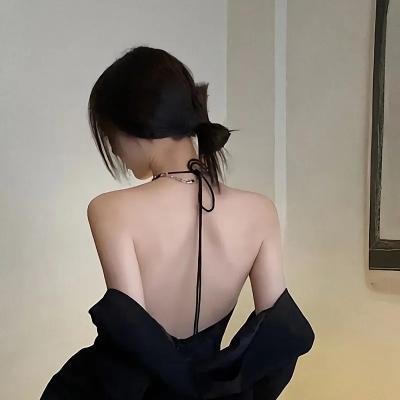 《他的》封面