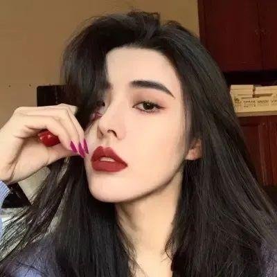 《小鬼头上的女人》首屏推荐图